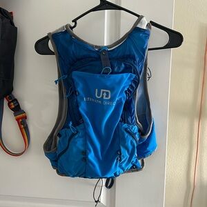 Ultimate Direction Running Vest/Hydration Vest - Size MEDIUM